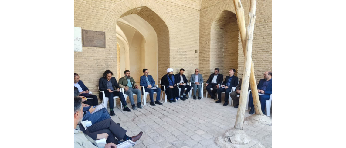 جلسه هماهنگی سرمایه‌گذاری در مجموعه شیخ علاءالدوله سمنانی به ریاست حمید دهرویه معاون هماهنگی امور اقتصادی استاندار/ شهرستان سرخه