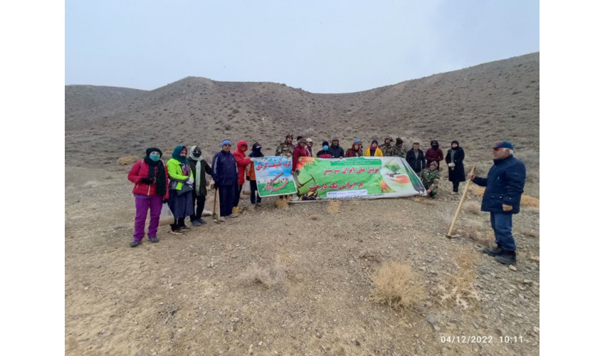 اجرای عملیات بذرپاشی و بذرکاری در سطح 100 هکتار از مراتع  شهرستان با مشارکت همیاران طبیعت