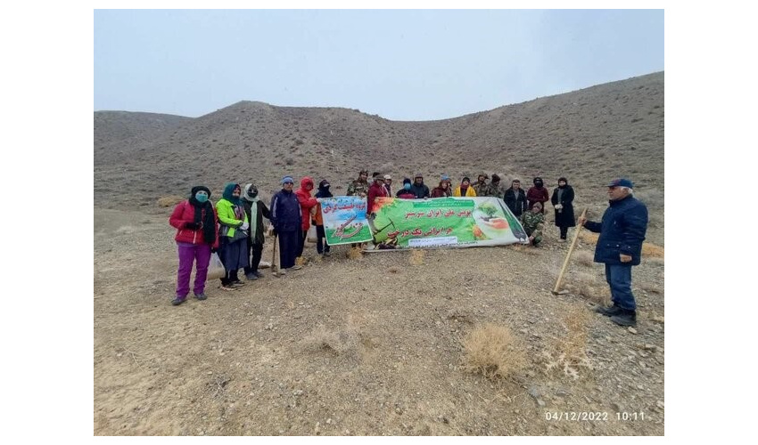 اجرای عملیات بذرپاشی و بذرکاری در سطح ۱۰۰ هکتار از مراتع شهرستان با مشارکت همیاران طبیعت