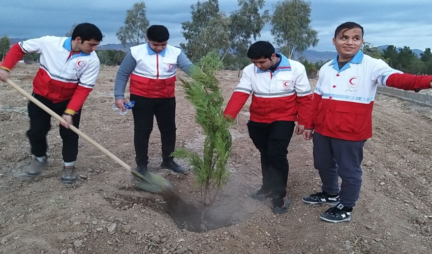 کاشت 2000درخت  در 15پایگاه امدادی استان سمنان