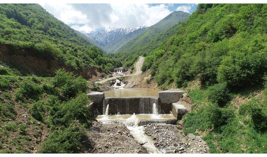 اجرای پروژه های آبخیزداری در ده نمک شهرستان آرادان 