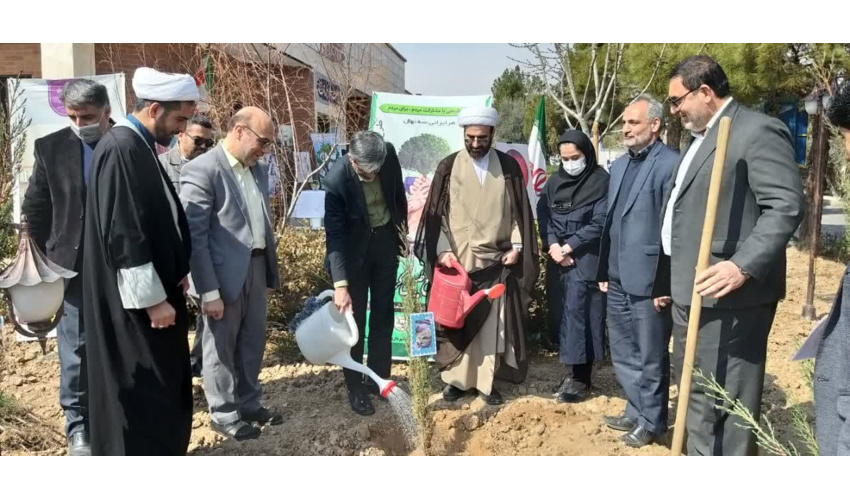 برگزاری مراسم درختکاری به مناسبت هفته منابع طبیعی در مرکز آموزشی، پژوهشی و درمانی امیرالمومنین (ع)سمنان
