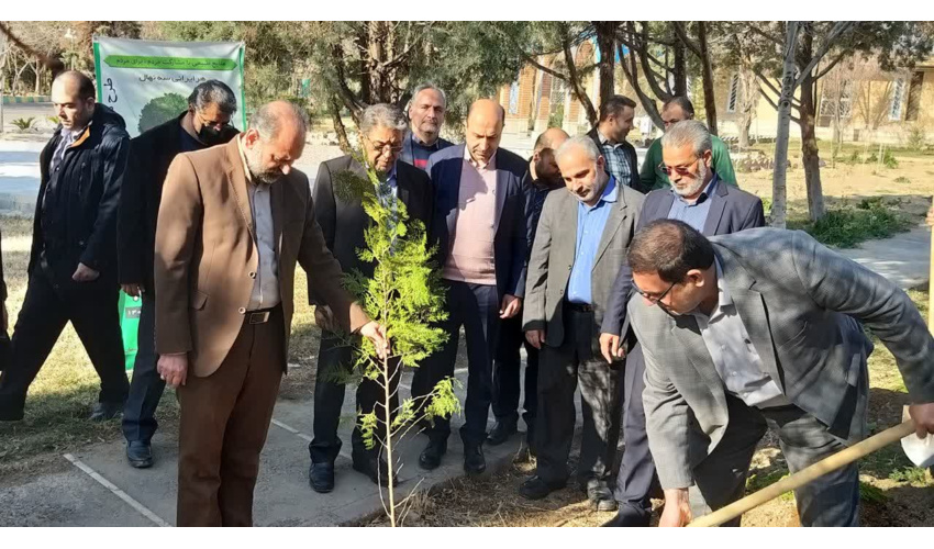 کاشت نهال به نام شهدای استان سمنان در حادثه منا 