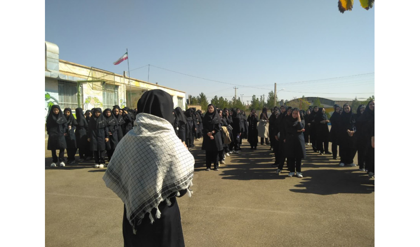 تعدادی اصله  نهال در نخستين روز مهربا بازگشایی مدارس و گراميداشت هفته دفاع مقدس در مدرسه شهید میر غفوریان (شاهد)غرس گردید