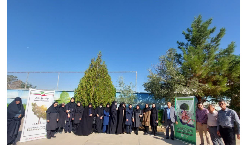 برگزاری پویش نهال مهر با عنوان آشنایی مفاهیم منابع طبیعی و نحوه کاشت نهال به دانش آموزان سمنانی