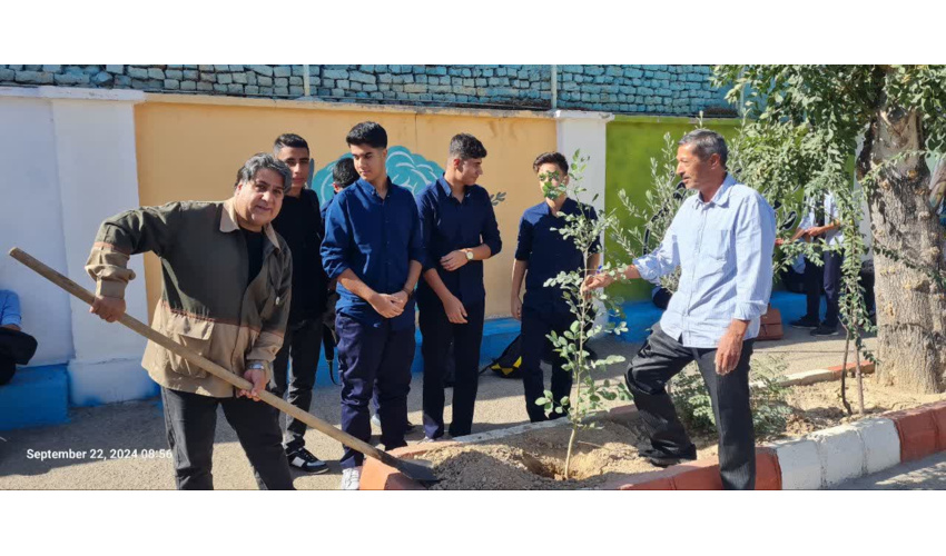برگزاری پویش نهال مهر با عنوان آشنایی مفاهیم منابع طبیعی و نحوه کاشت نهال به دانش آموزان  شاهرودی