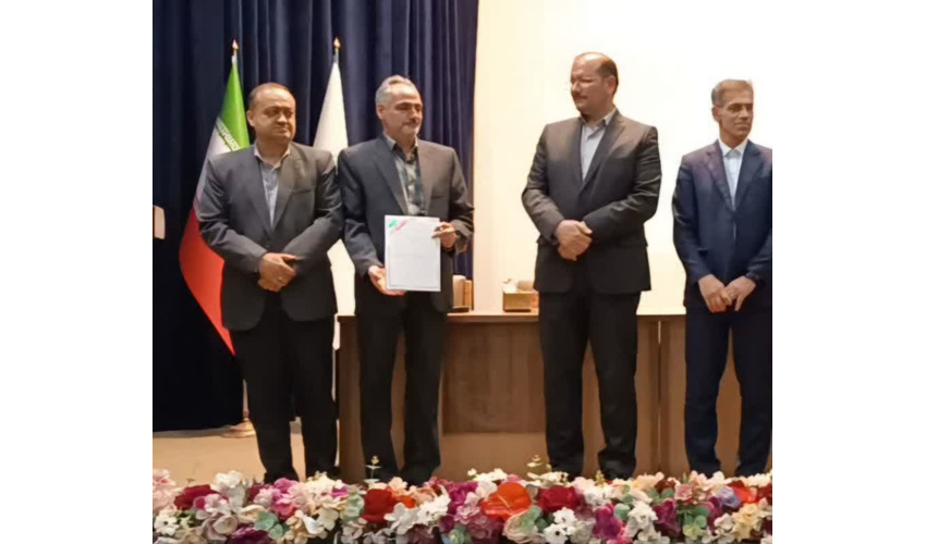 تجلیل از مدیر روابط عمومی اداره کل  منابع طبیعی و آبخیزداری استان سمنان  