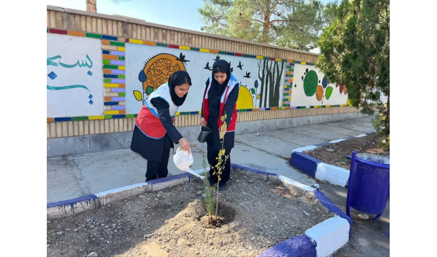 کاشت نهال به مناسبت هفتادوهفتمین سالگرد تاسیس سازمان جوانان هلال احمر