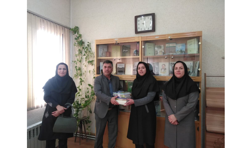 اهدا 30 جلد کتاب به کتابخانه های عمومی شهرستان دامغان 