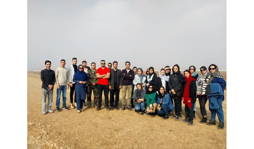 بازدید دانشجویان دانشکده منابع طبیعی دانشگاه تهران از نهالکاری موفق در  اراضی شوره زار و بیابانی شهرستان آرادان