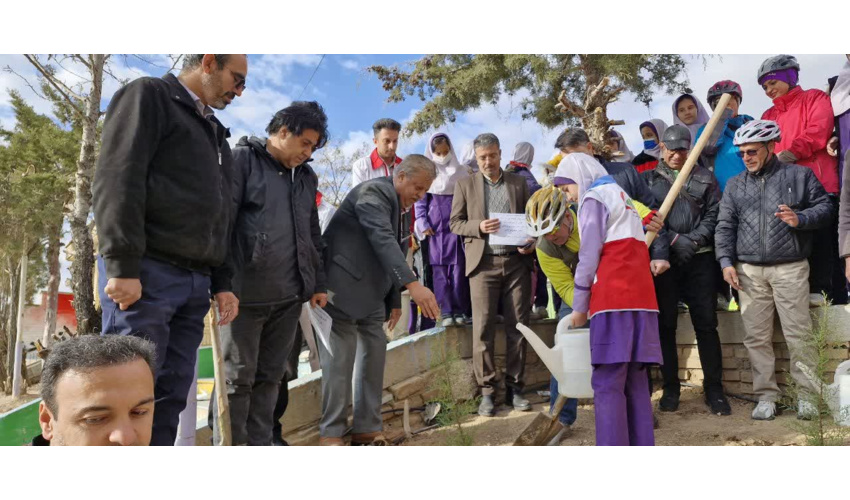غرس نهال دوچرخه سوار جهانگرد در استان سمنان 
