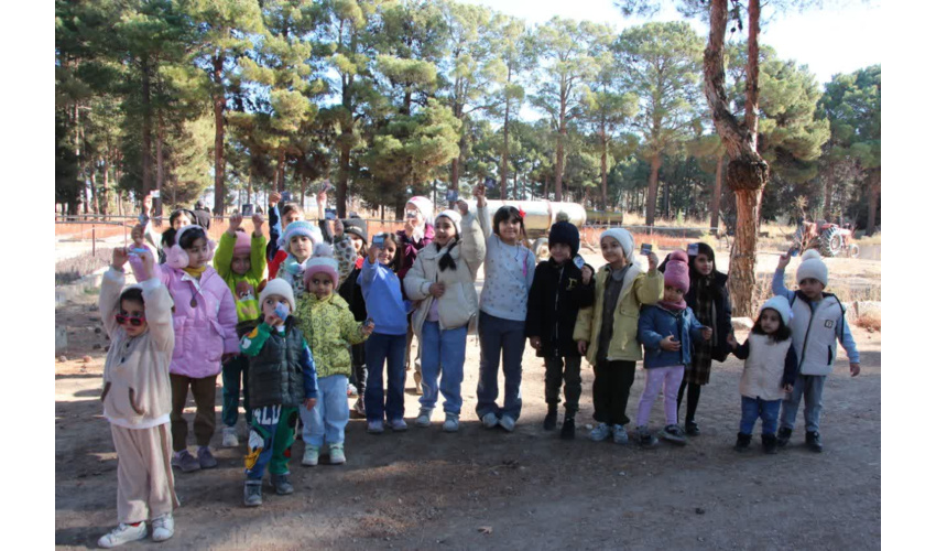 دورهمی و بازدید قهرمانان زمین  از نهالستان شهید عموزاده با رویکرد حفاظت از منابع طبیعی و محیط زیست بمناسبت هفته هوای پاک