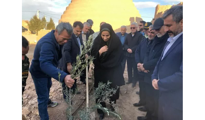 پویش درختکاری با حضور چهره ماندگار ملی در روستاهای بخش مرکزی گرمسار