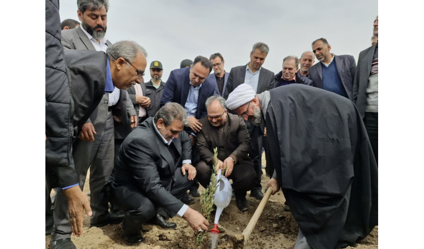 گزارش تصویری/ پویش درختکاری جان ایران بمناسبت هفته منابع طبیعی در منطقه ویژه اقتصادی 15اسفند روز درختکاری 