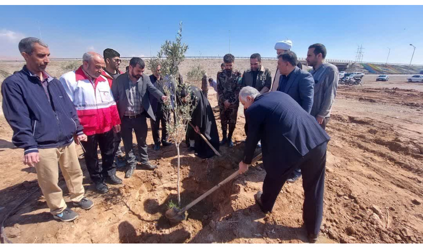 غرس نهال به یاد رهبر شهید در سمنان