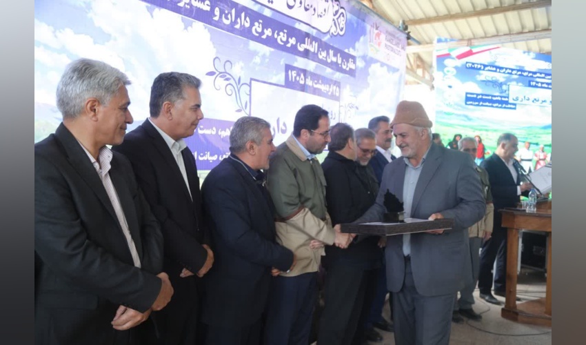 تجلیل از مرتعداران، عشایر نمونه و حافظان مرتع نمونه در آیین گرامیداشت روز ملی مرتع و مرتع داری